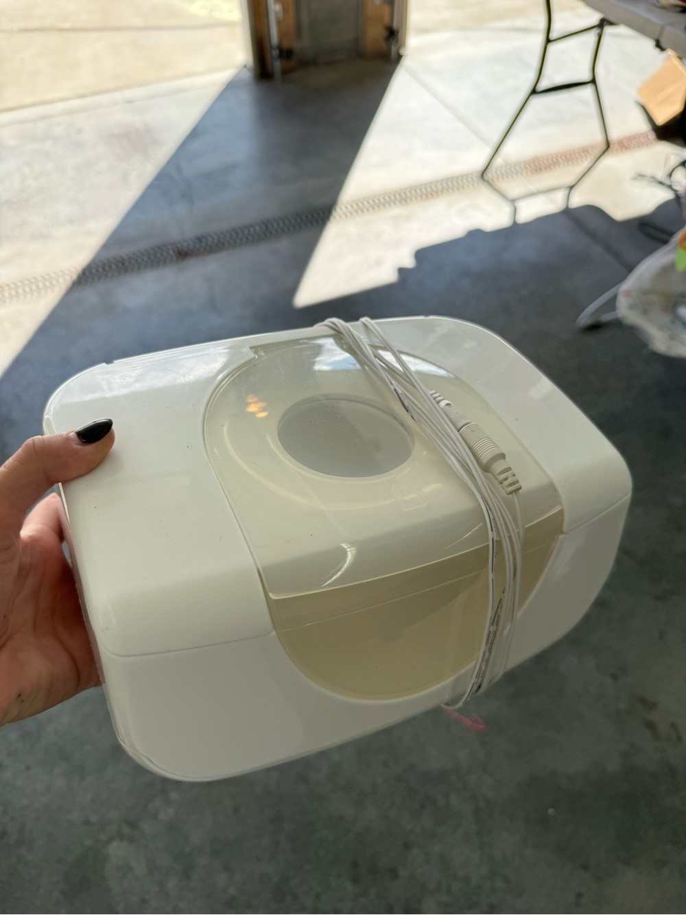 Baby wipe warmer with light